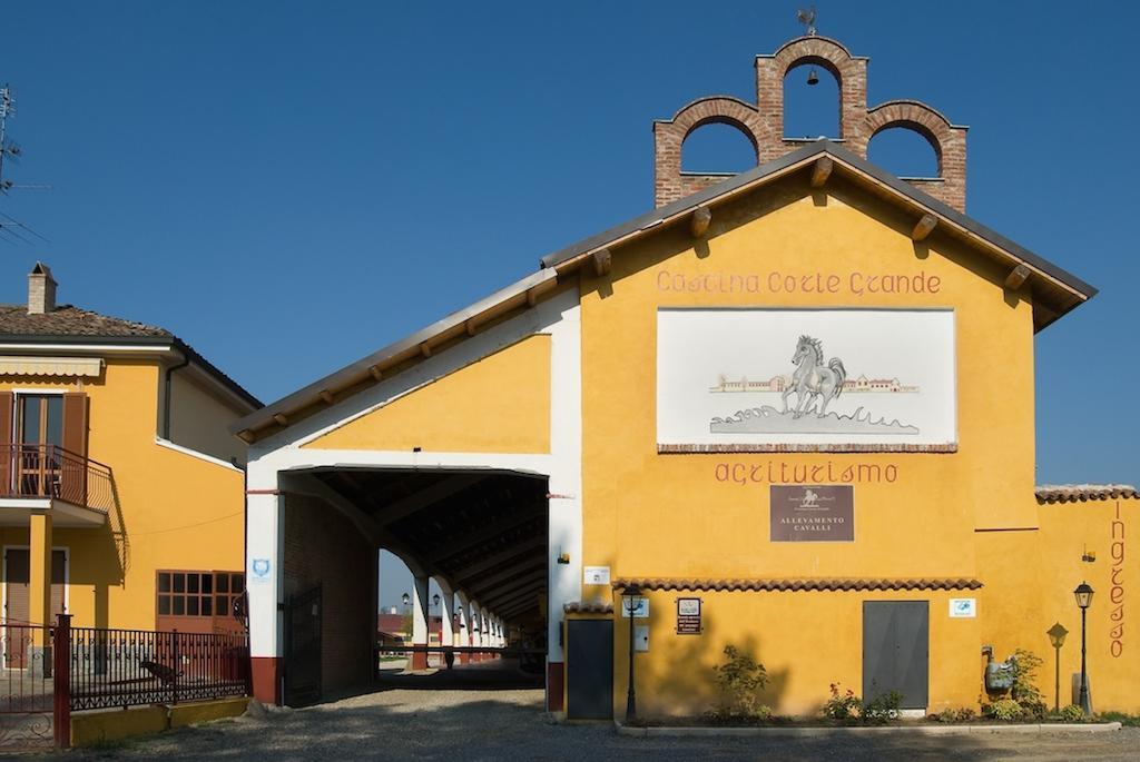 Agriturismo Cascina Corte Grande Pavia Exterior foto